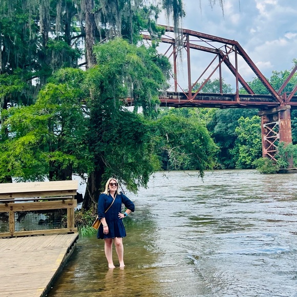 Meet your Posher, Andrea - Picture 2 of 7